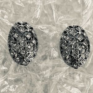 SILVER STUDDED EARRINGS